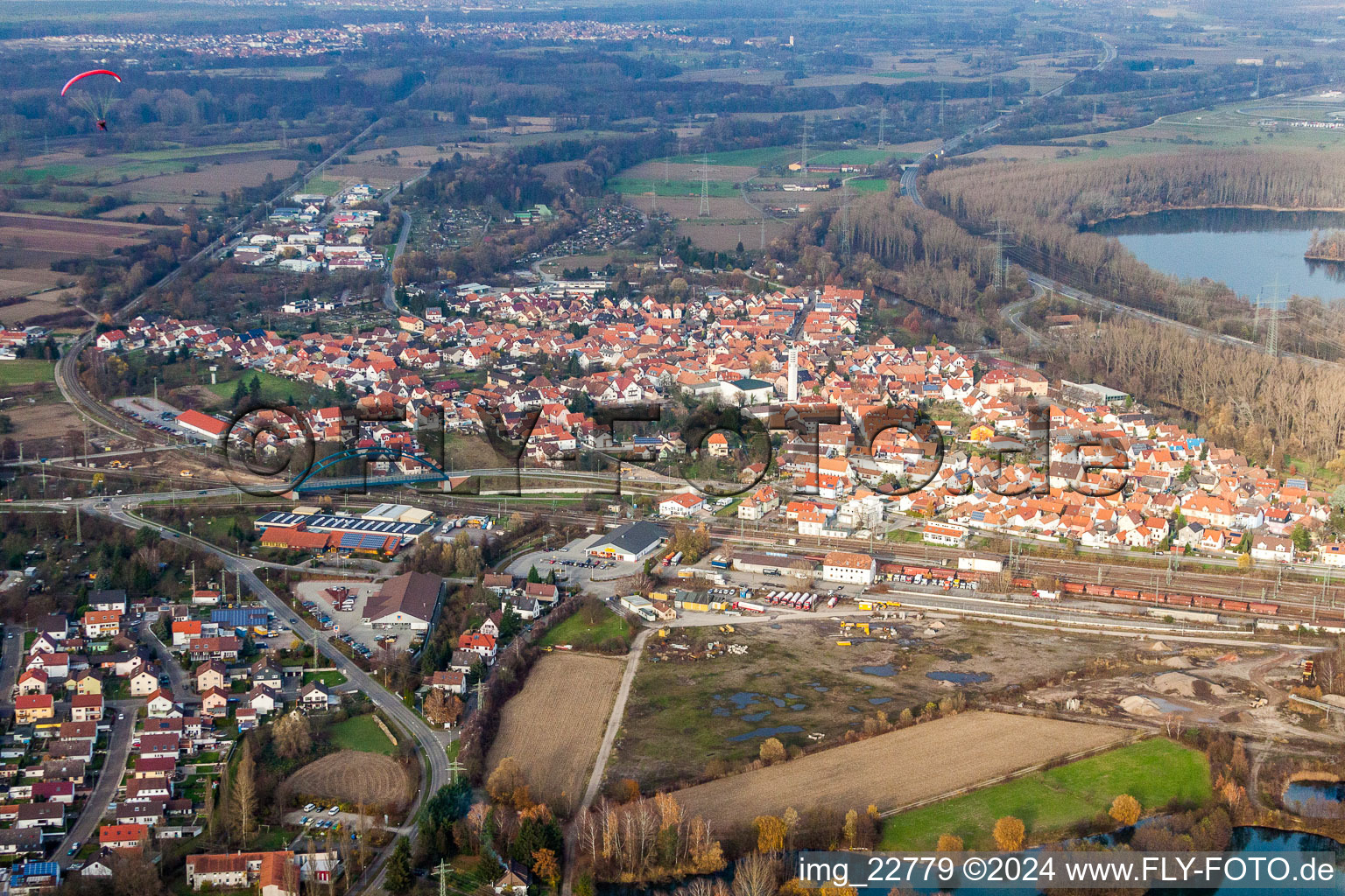 Wörth am Rhein dans le département Rhénanie-Palatinat, Allemagne depuis l'avion