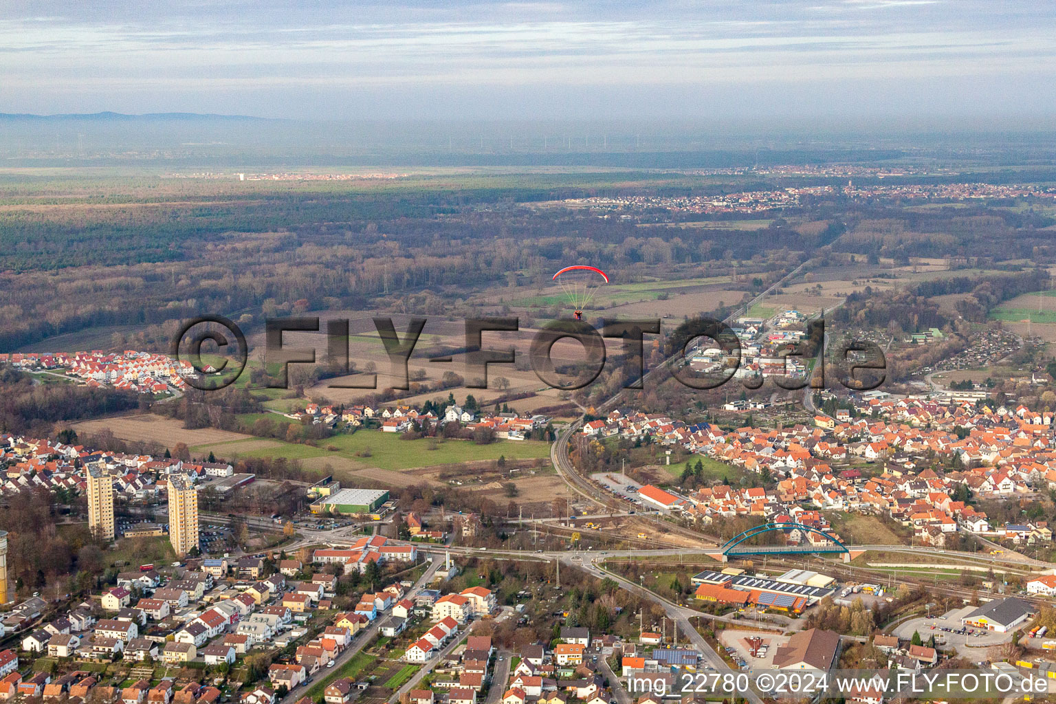 Vue d'oiseau de Wörth am Rhein dans le département Rhénanie-Palatinat, Allemagne