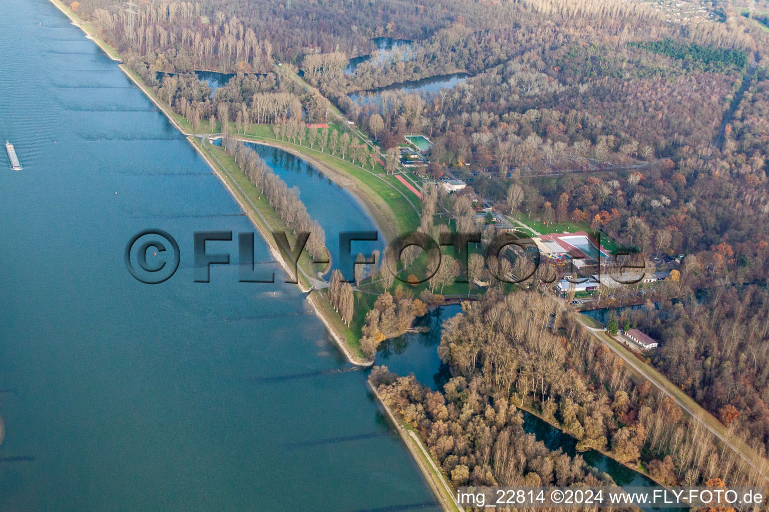 Vue aérienne de Rappenwörth, Rheinstrandbad à le quartier Daxlanden in Karlsruhe dans le département Bade-Wurtemberg, Allemagne