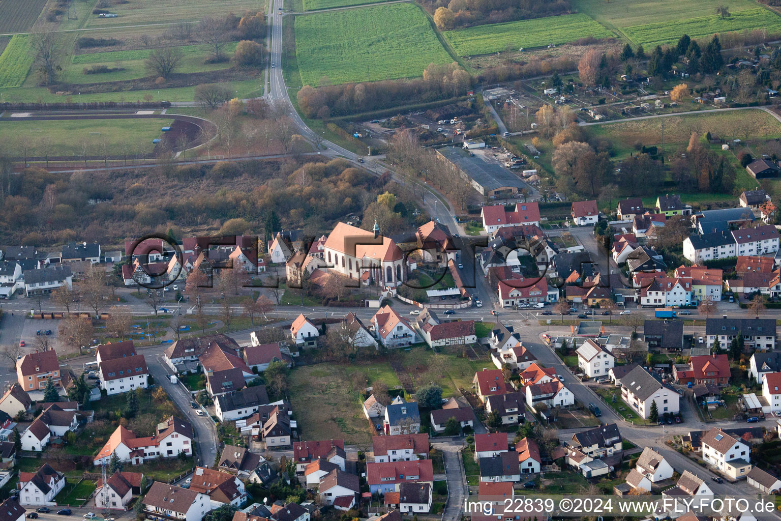 Vue aérienne de Église de pèlerinage Maria Bickesheim à Durmersheim dans le département Bade-Wurtemberg, Allemagne