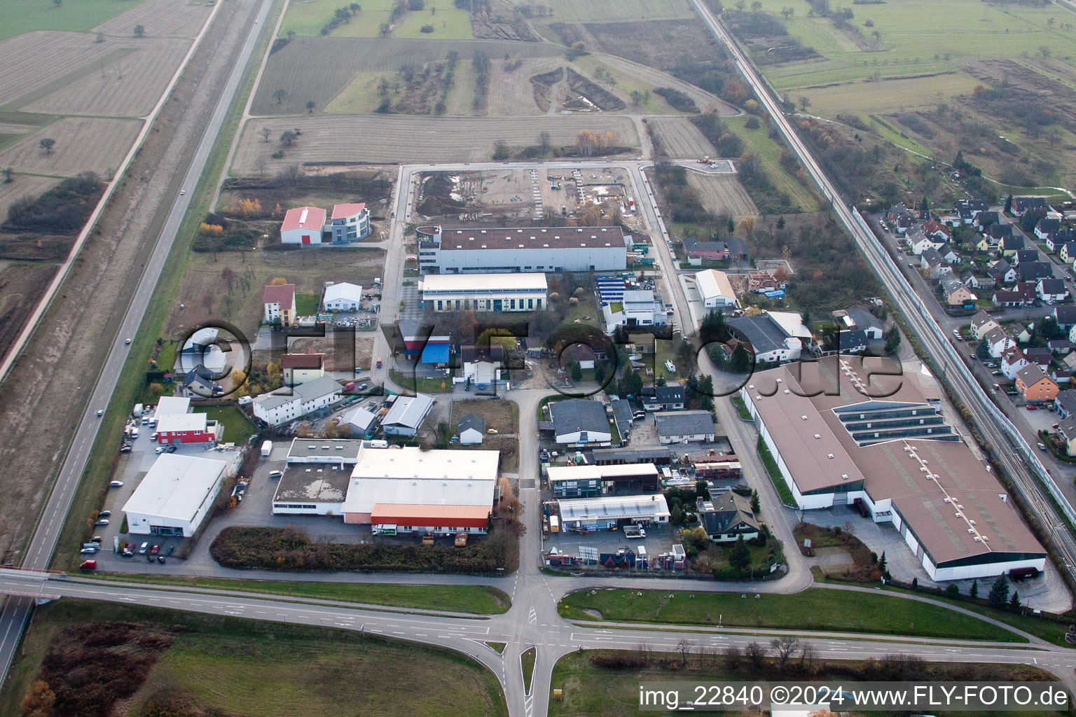 Vue aérienne de Zone commerciale et implantation d'entreprises à l'est à Durmersheim dans le département Bade-Wurtemberg, Allemagne