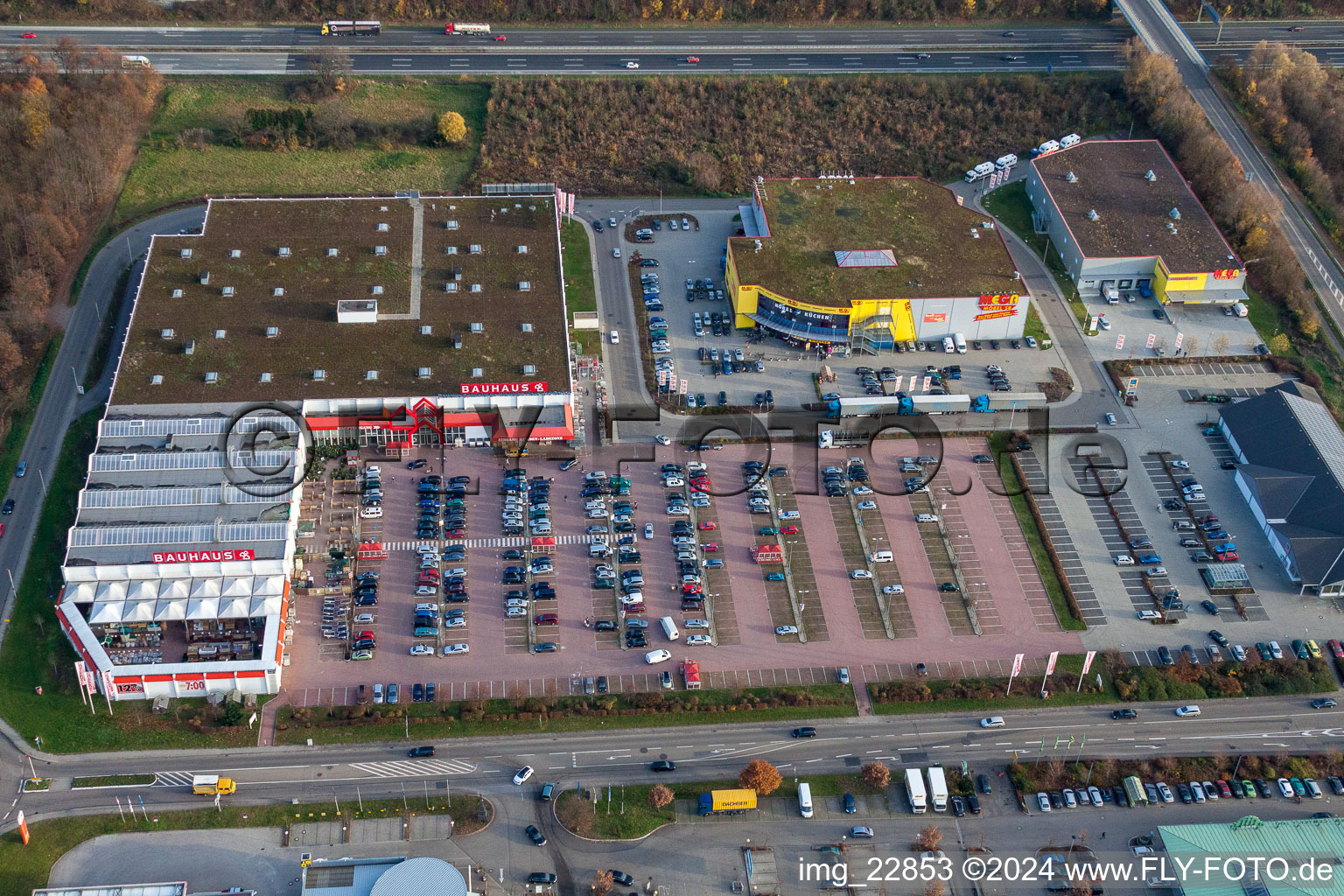 Vue aérienne de Bauhaus, MÉGA à le quartier Rauental in Rastatt dans le département Bade-Wurtemberg, Allemagne