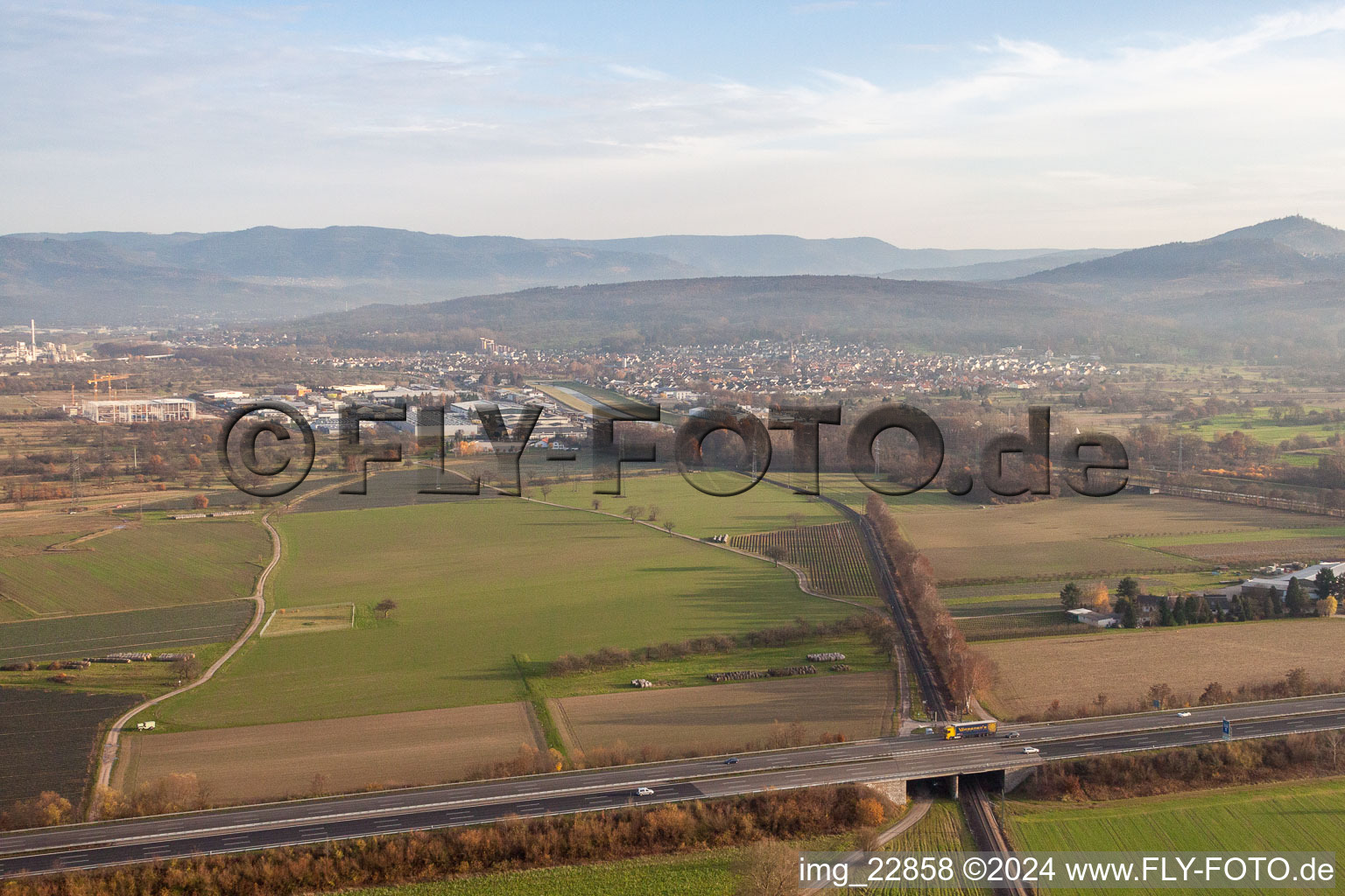 Vue aérienne de De l'ouest à Kuppenheim dans le département Bade-Wurtemberg, Allemagne