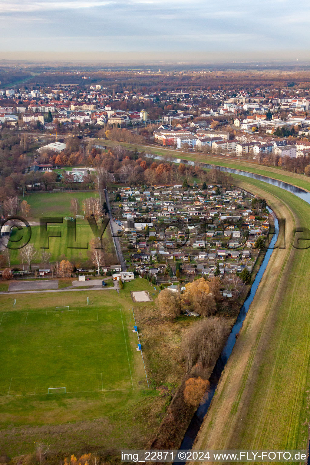 Vue aérienne de Schwalbenrain du sud-est à Rastatt dans le département Bade-Wurtemberg, Allemagne