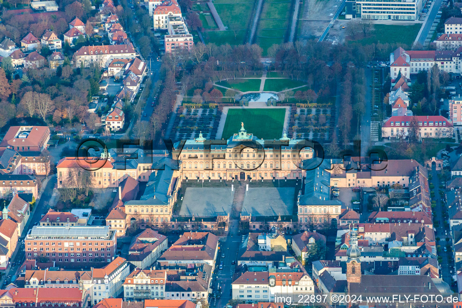 Residenzschloss Rastatt sur Herrenstrasse dans le quartier du centre-ville Rastatt à Rastatt dans le département Bade-Wurtemberg, Allemagne d'en haut