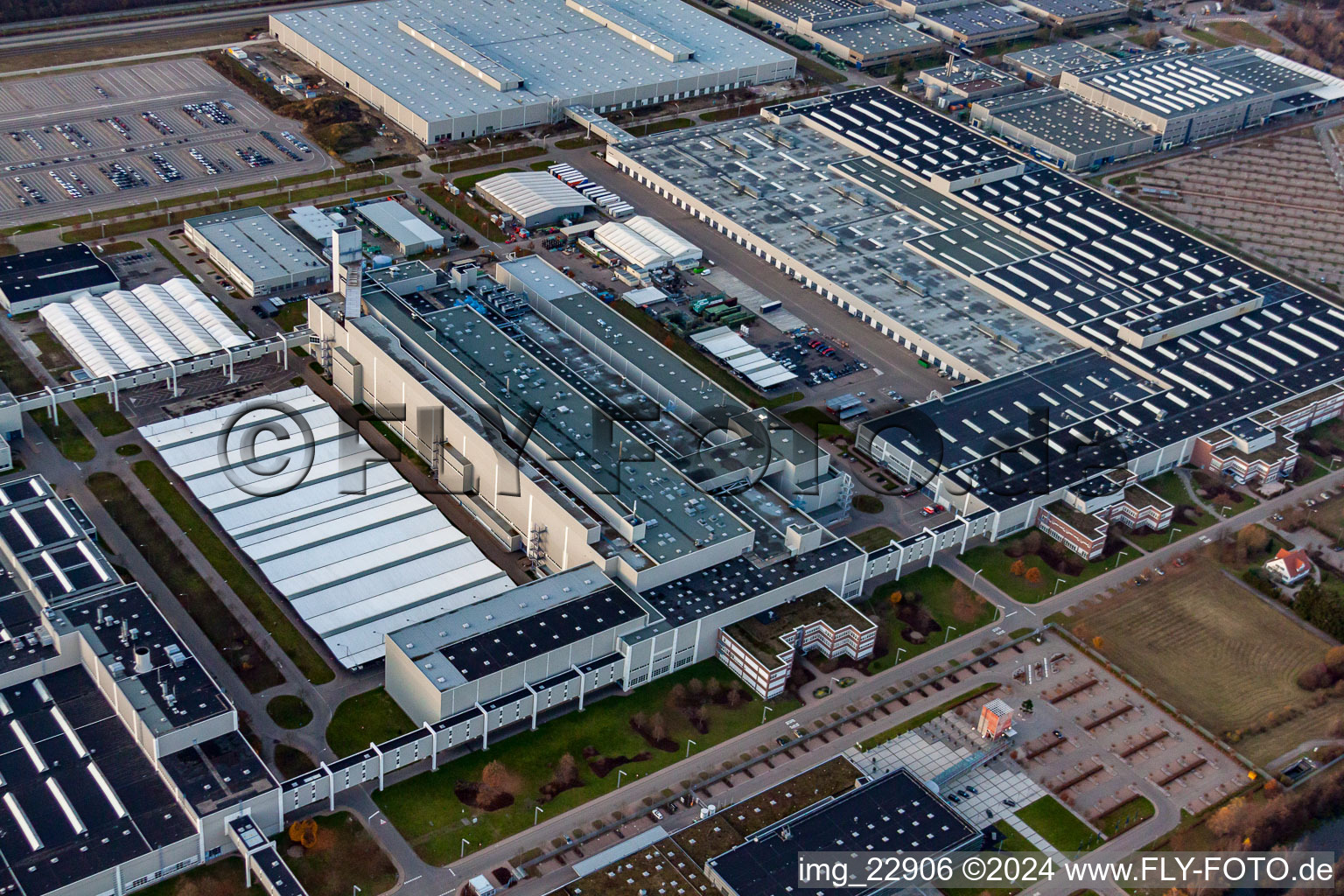 Vue oblique de Daimler AG à Rastatt dans le département Bade-Wurtemberg, Allemagne