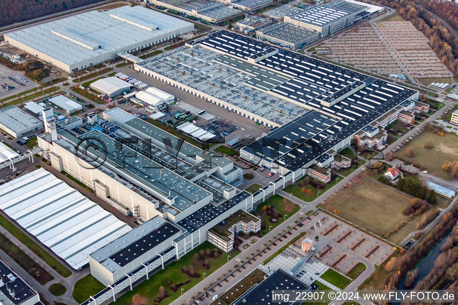 Vue aérienne de Locaux de l'usine Mercedes Benz Rastatt à Rastatt dans le département Bade-Wurtemberg, Allemagne