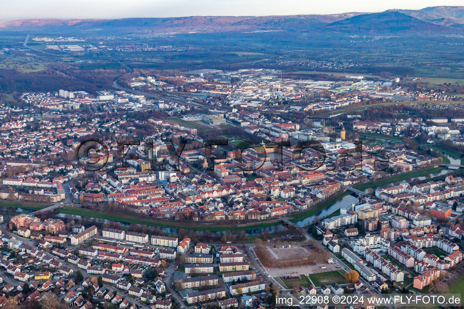 Vue aérienne de Centre-ville sud-est à Rastatt dans le département Bade-Wurtemberg, Allemagne