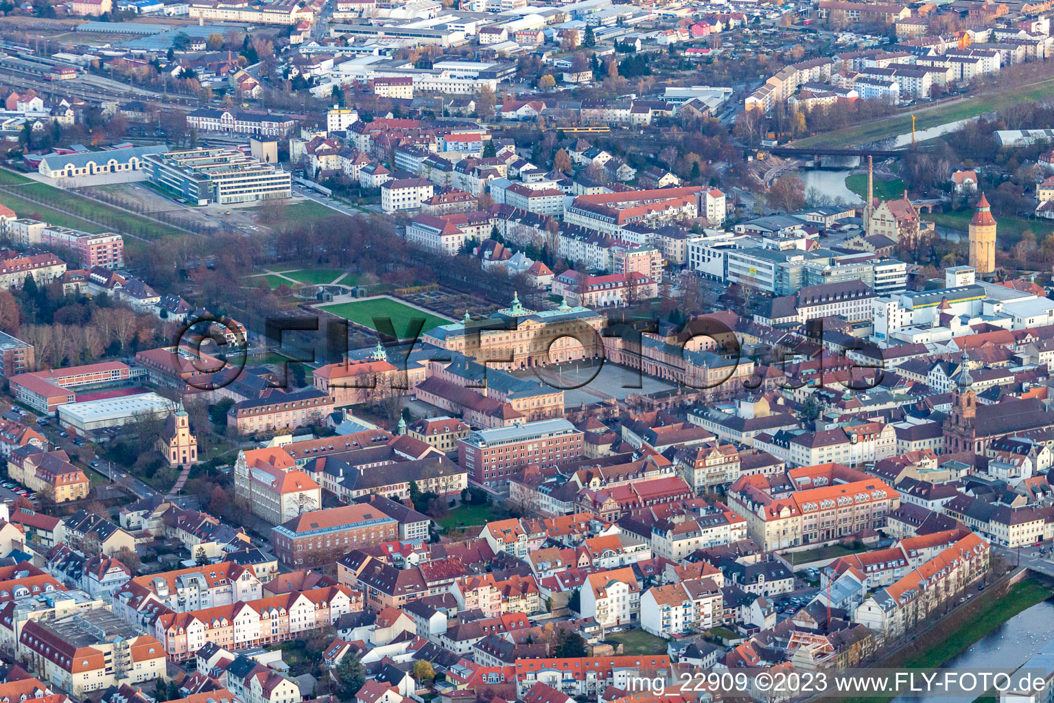 Vue aérienne de Palais résidentiel du sud-est à Rastatt dans le département Bade-Wurtemberg, Allemagne