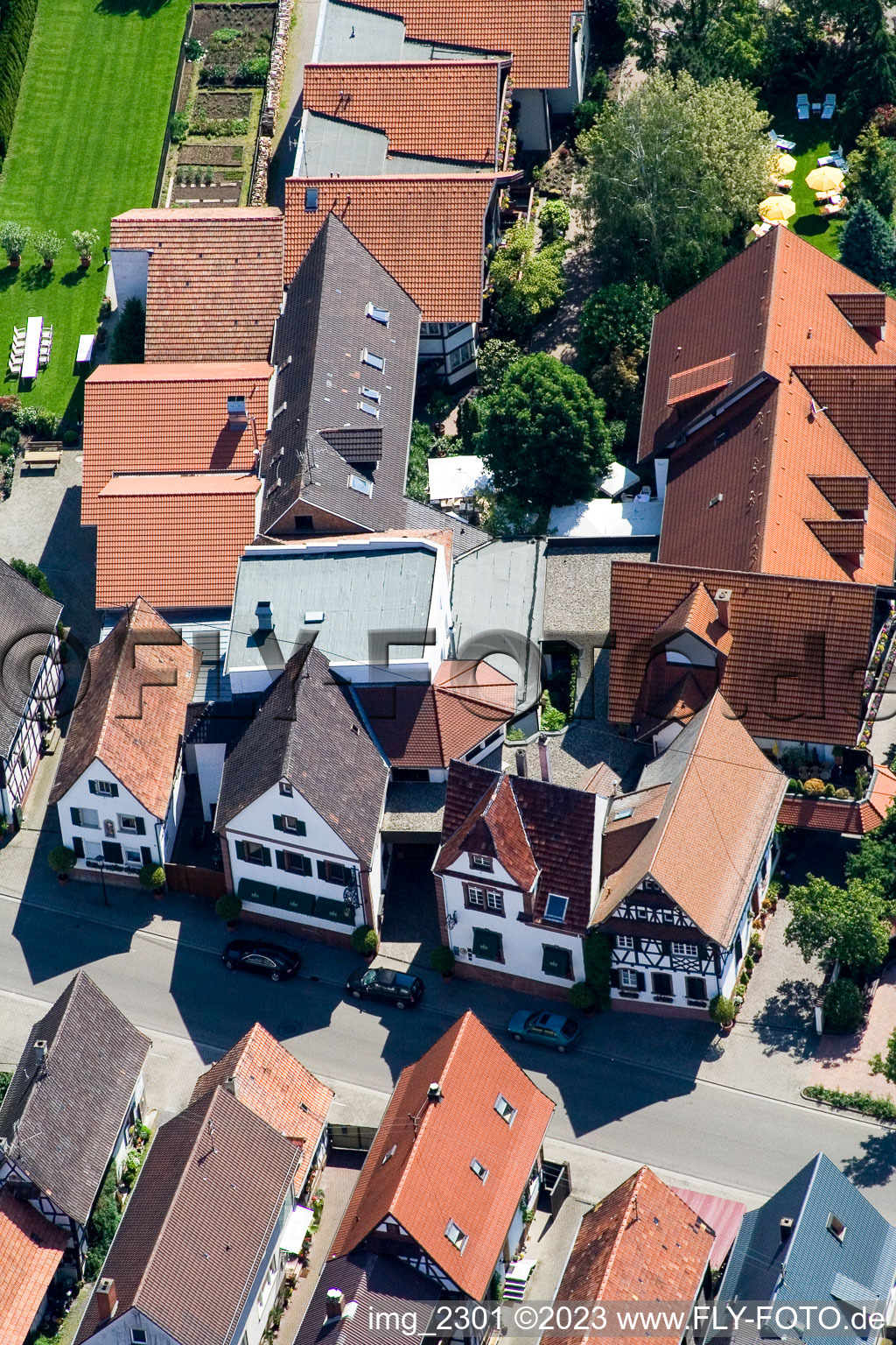 Vue oblique de Hôtel zur Krone à le quartier Hayna in Herxheim bei Landau dans le département Rhénanie-Palatinat, Allemagne