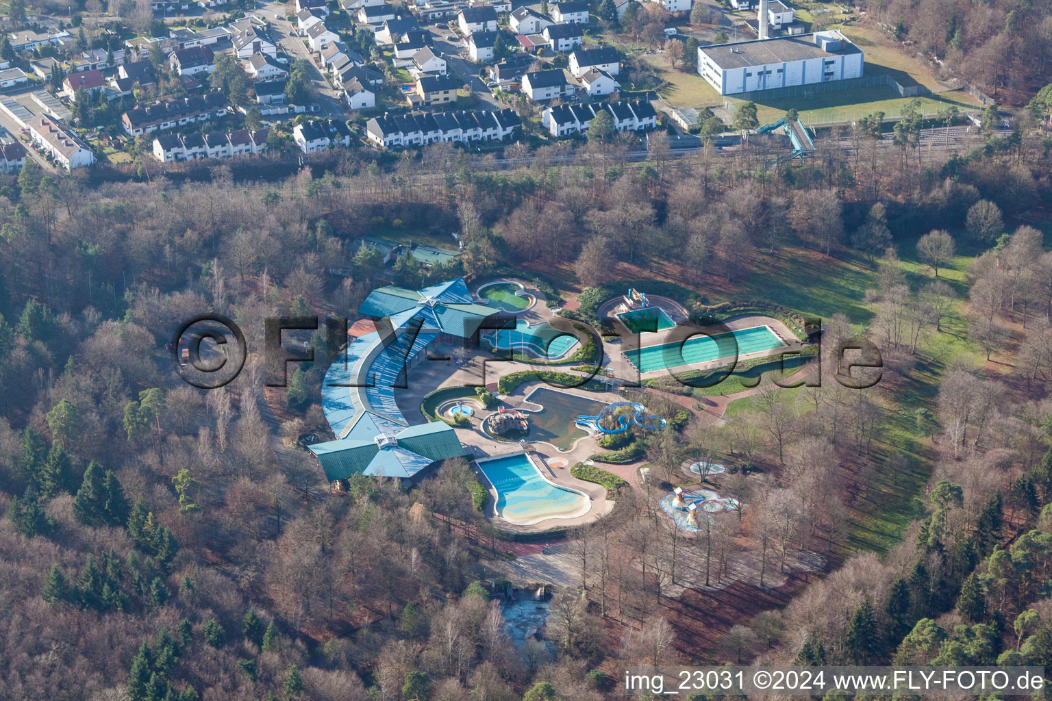 Vue aérienne de Parc de baignade à Wörth am Rhein dans le département Rhénanie-Palatinat, Allemagne