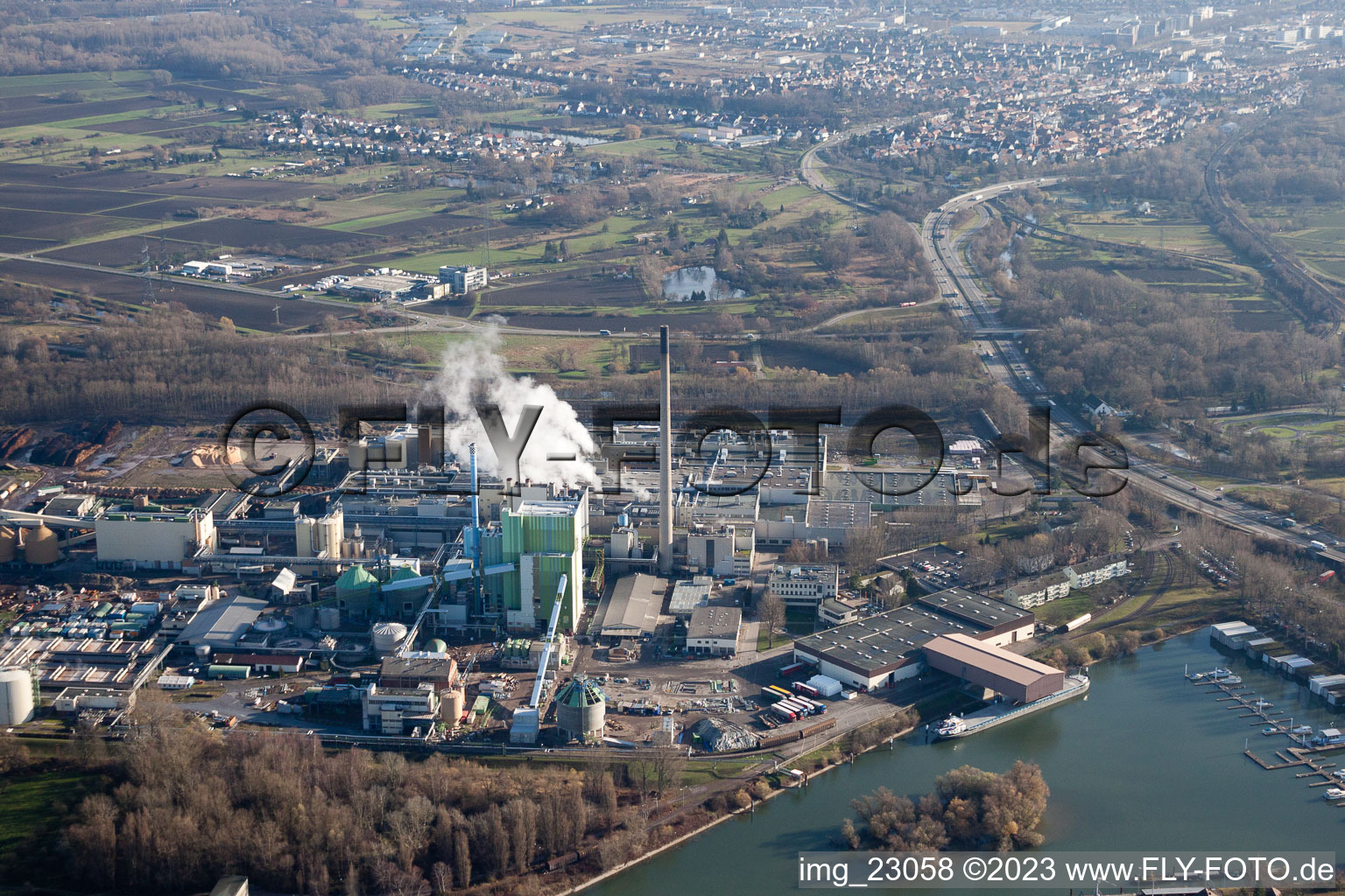 Photographie aérienne de Maxau, Stora Enso à le quartier Knielingen in Karlsruhe dans le département Bade-Wurtemberg, Allemagne