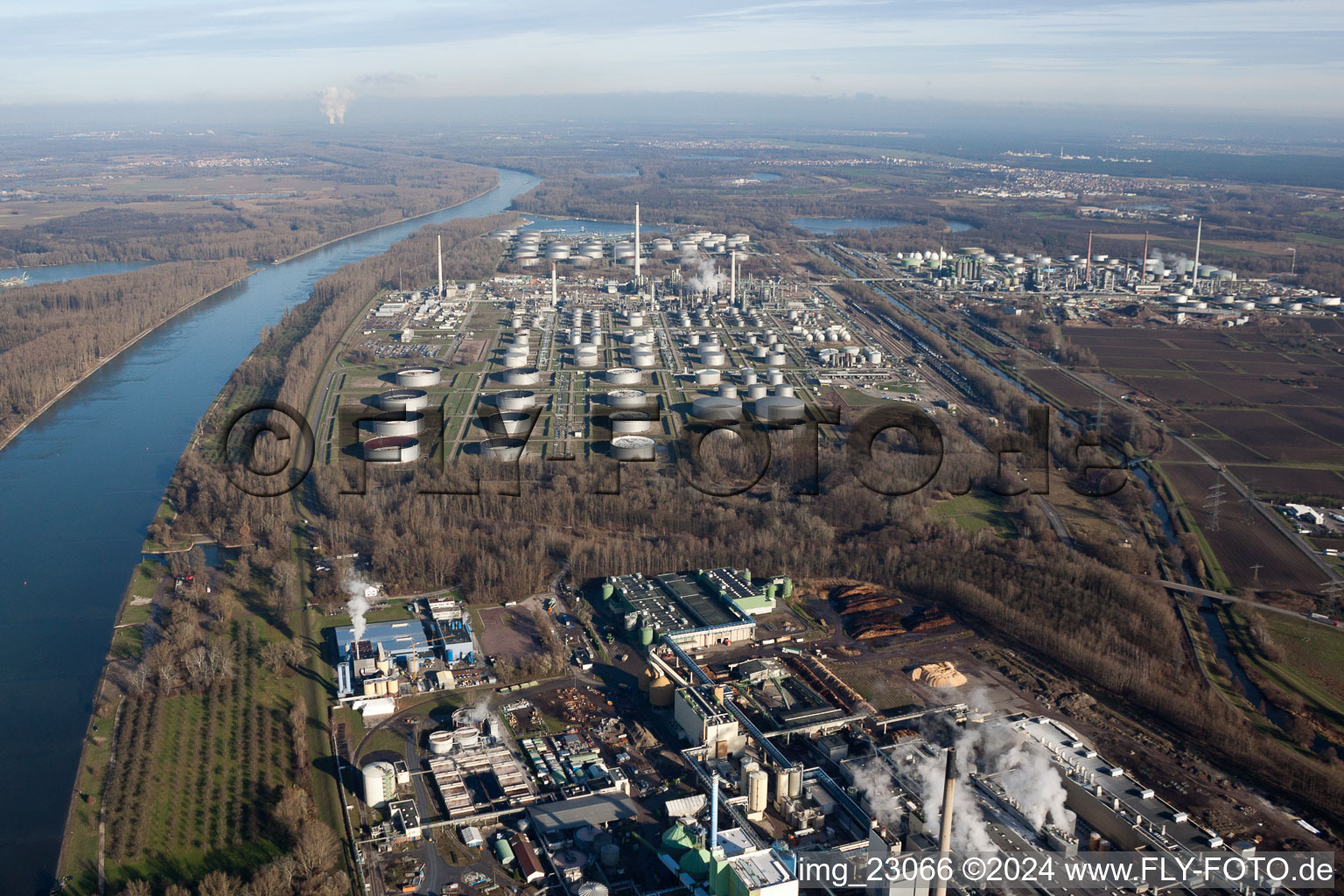 Vue oblique de MIRO à le quartier Knielingen in Karlsruhe dans le département Bade-Wurtemberg, Allemagne