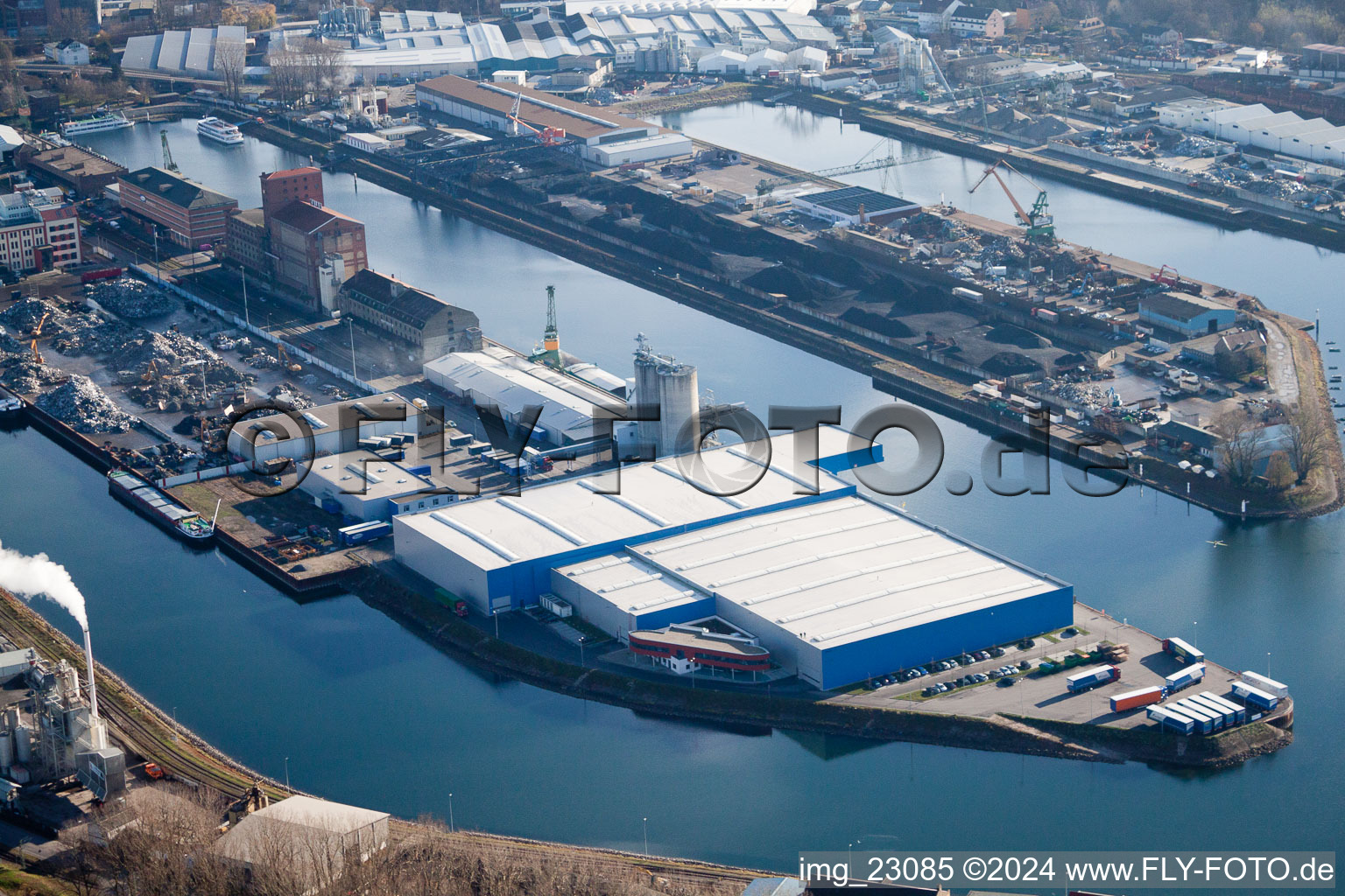 Quartier Rheinhafen in Karlsruhe dans le département Bade-Wurtemberg, Allemagne du point de vue du drone