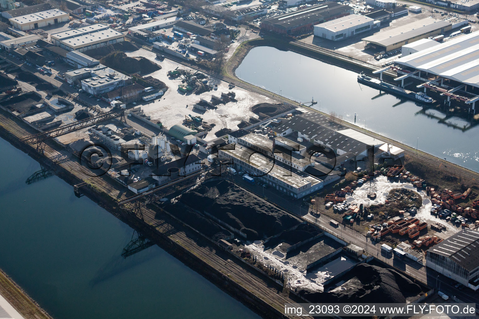 Quartier Rheinhafen in Karlsruhe dans le département Bade-Wurtemberg, Allemagne d'en haut