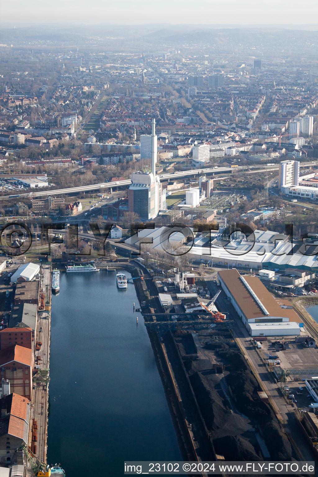 Vue d'oiseau de Quartier Rheinhafen in Karlsruhe dans le département Bade-Wurtemberg, Allemagne