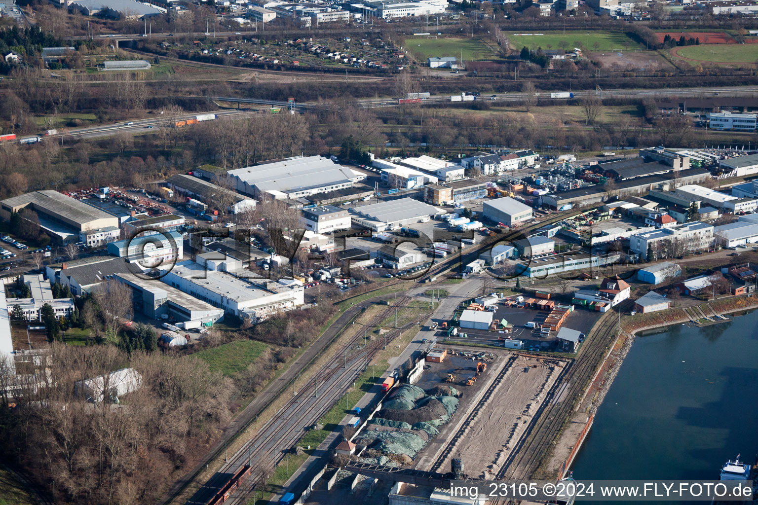 Enregistrement par drone de Quartier Rheinhafen in Karlsruhe dans le département Bade-Wurtemberg, Allemagne