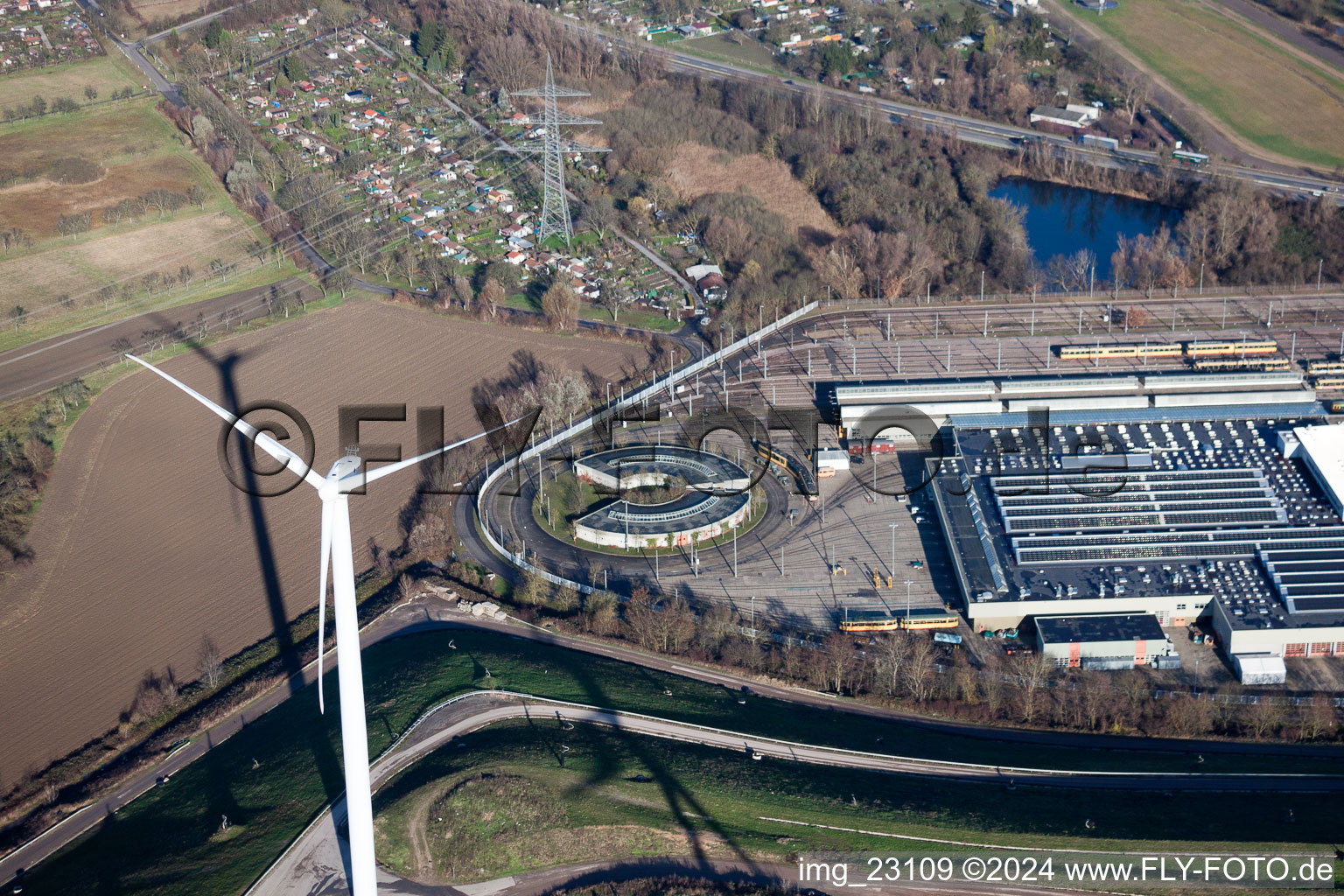 WKA à la poubelle à le quartier Rheinhafen in Karlsruhe dans le département Bade-Wurtemberg, Allemagne d'en haut