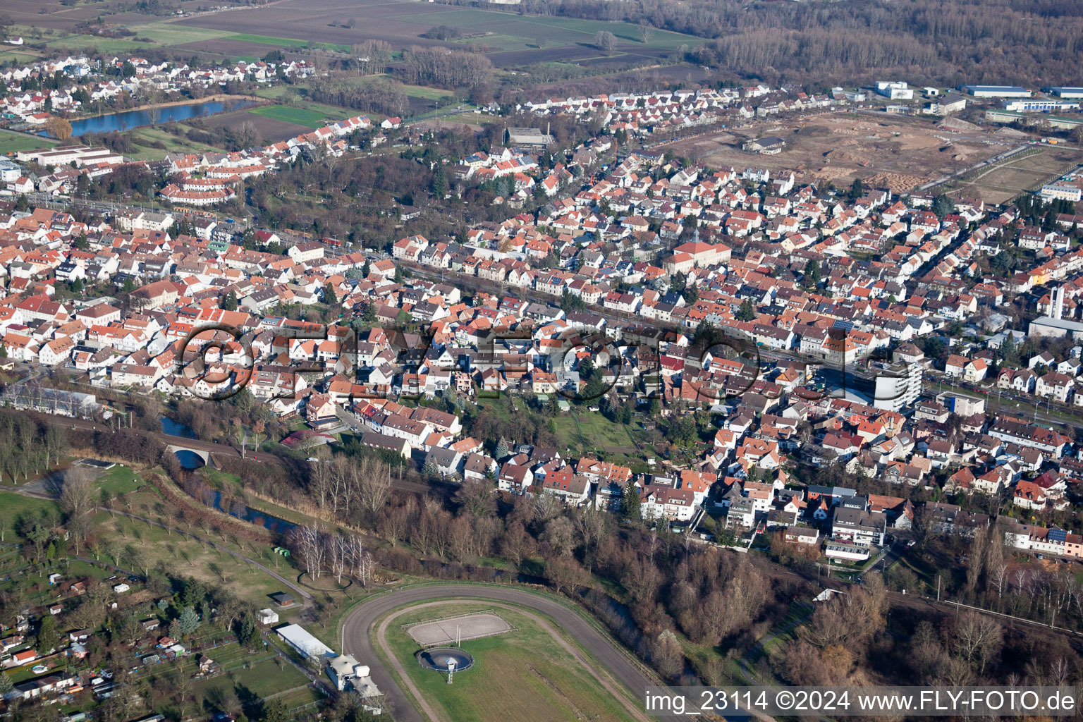 Quartier Knielingen in Karlsruhe dans le département Bade-Wurtemberg, Allemagne depuis l'avion