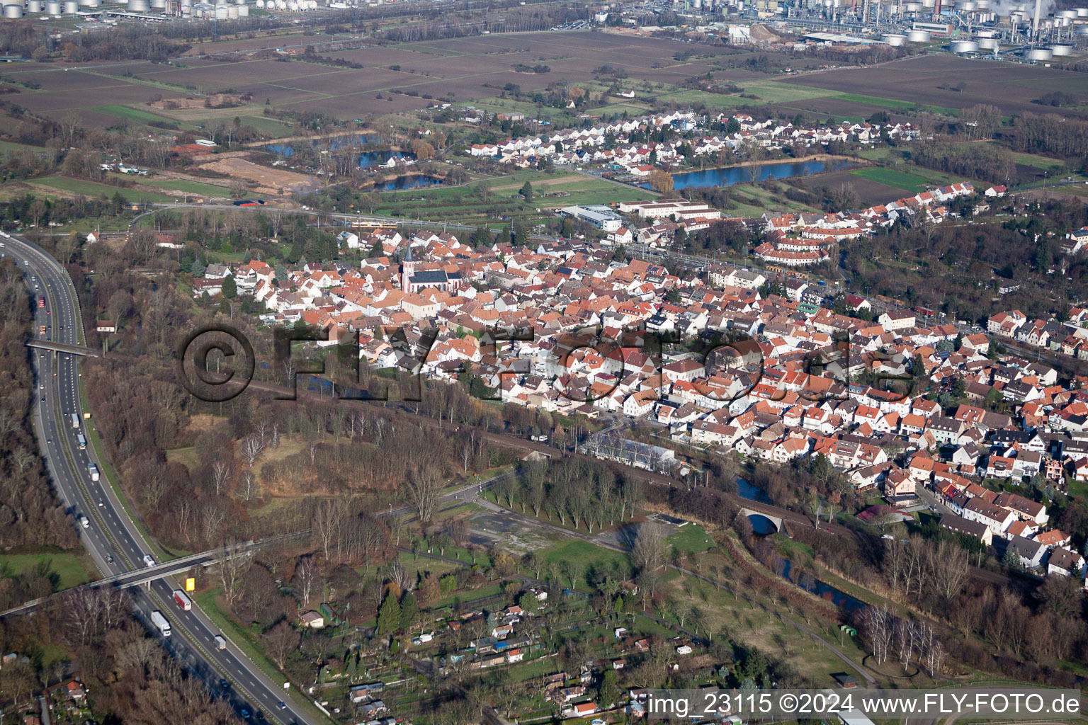 Vue d'oiseau de Quartier Knielingen in Karlsruhe dans le département Bade-Wurtemberg, Allemagne