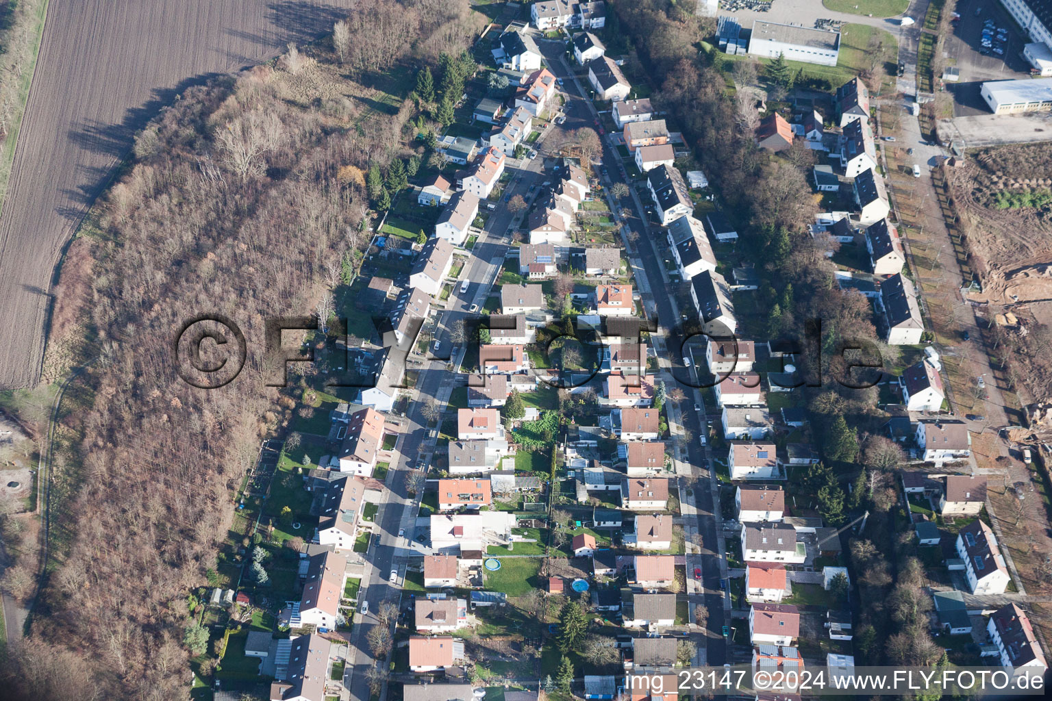 Quartier Knielingen in Karlsruhe dans le département Bade-Wurtemberg, Allemagne du point de vue du drone