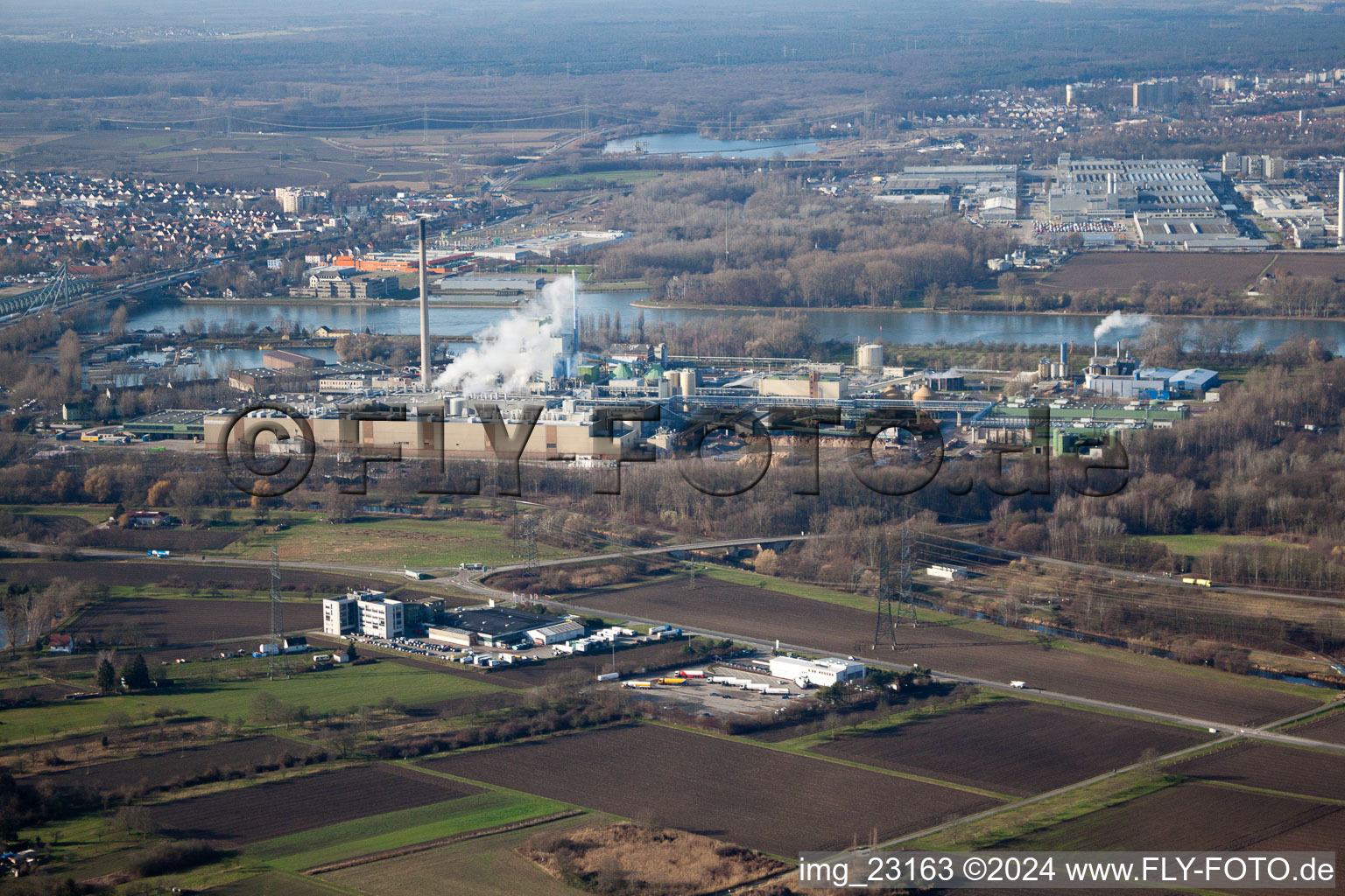 Vue aérienne de Maxau, Stora Enso de l'est à le quartier Knielingen in Karlsruhe dans le département Bade-Wurtemberg, Allemagne