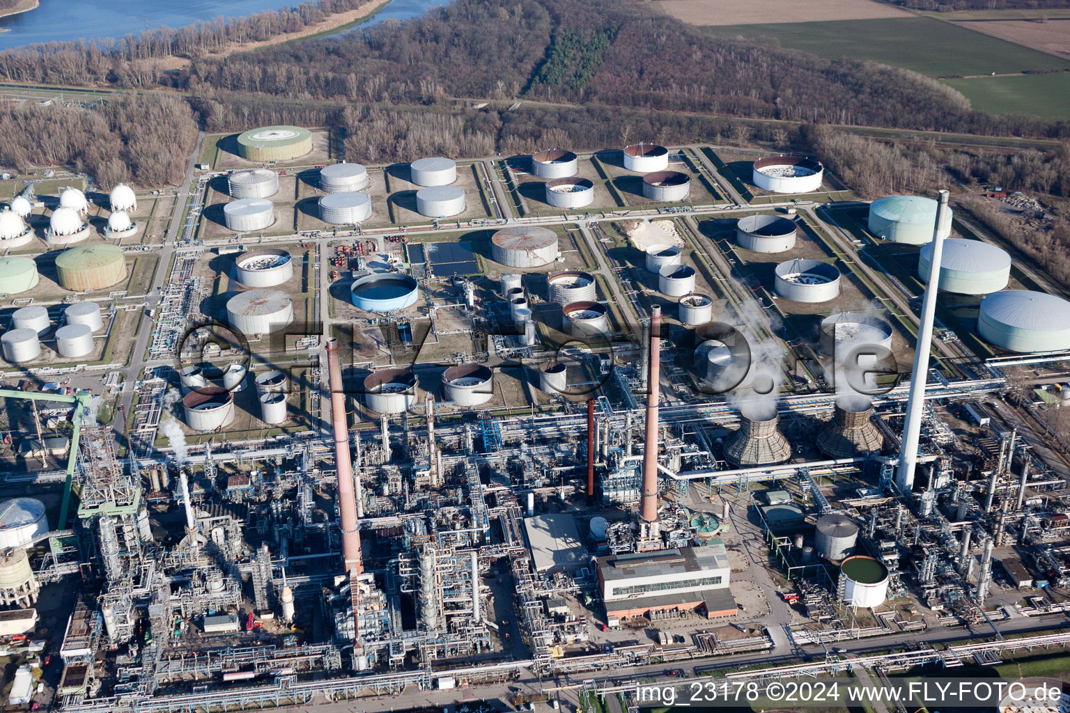 Quartier Knielingen in Karlsruhe dans le département Bade-Wurtemberg, Allemagne vue d'en haut