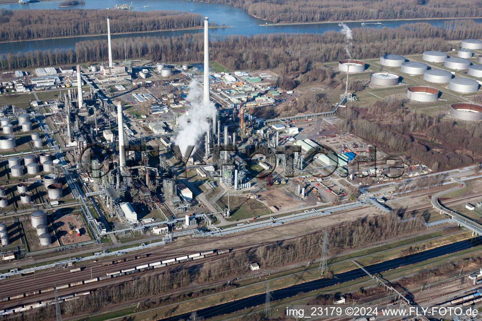 Quartier Knielingen in Karlsruhe dans le département Bade-Wurtemberg, Allemagne depuis l'avion