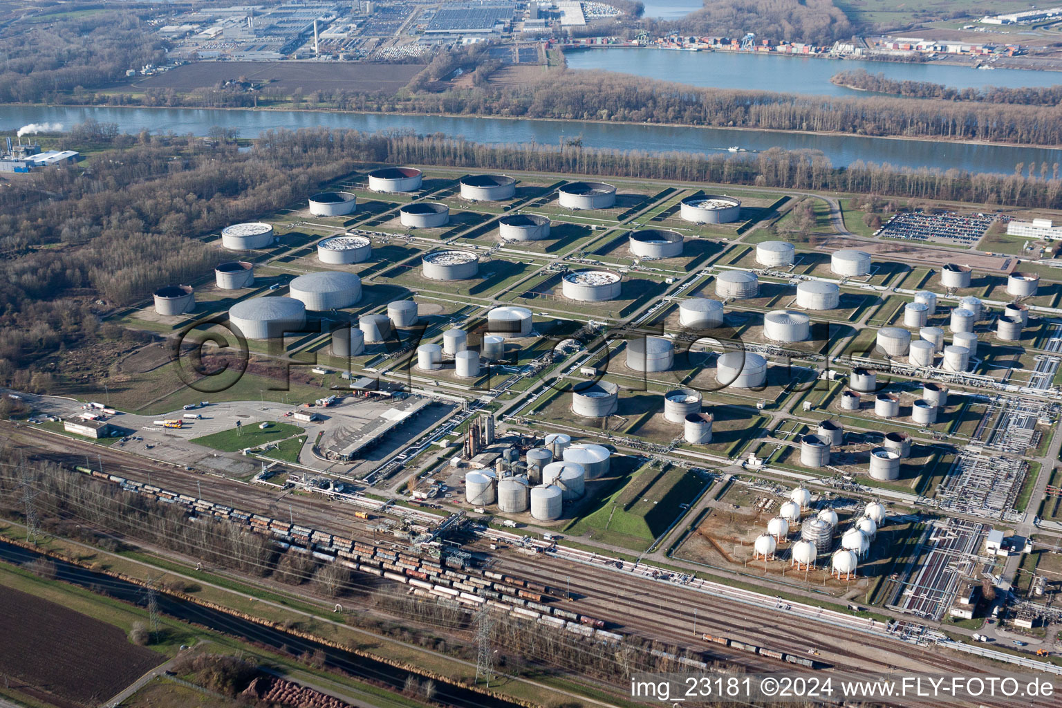 Quartier Knielingen in Karlsruhe dans le département Bade-Wurtemberg, Allemagne vue du ciel