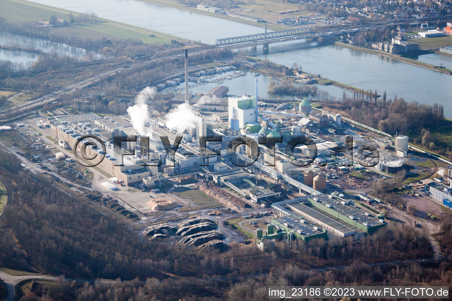 Photographie aérienne de Site de l'usine de papier Stora Enso dans le district de Maxau à le quartier Knielingen in Karlsruhe dans le département Bade-Wurtemberg, Allemagne