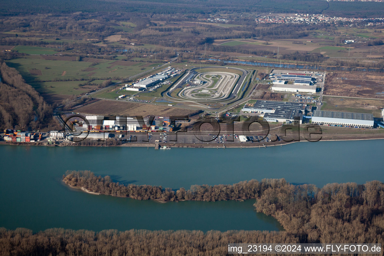 Vue aérienne de Zone industrielle d'Oberwald à le quartier Maximiliansau in Wörth am Rhein dans le département Rhénanie-Palatinat, Allemagne