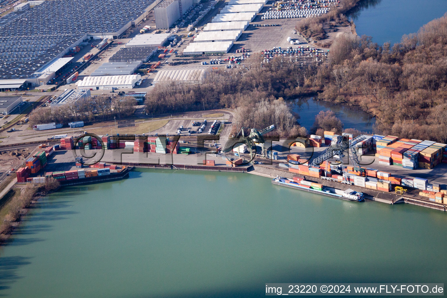 Photographie aérienne de Port du Rhin à le quartier Maximiliansau in Wörth am Rhein dans le département Rhénanie-Palatinat, Allemagne