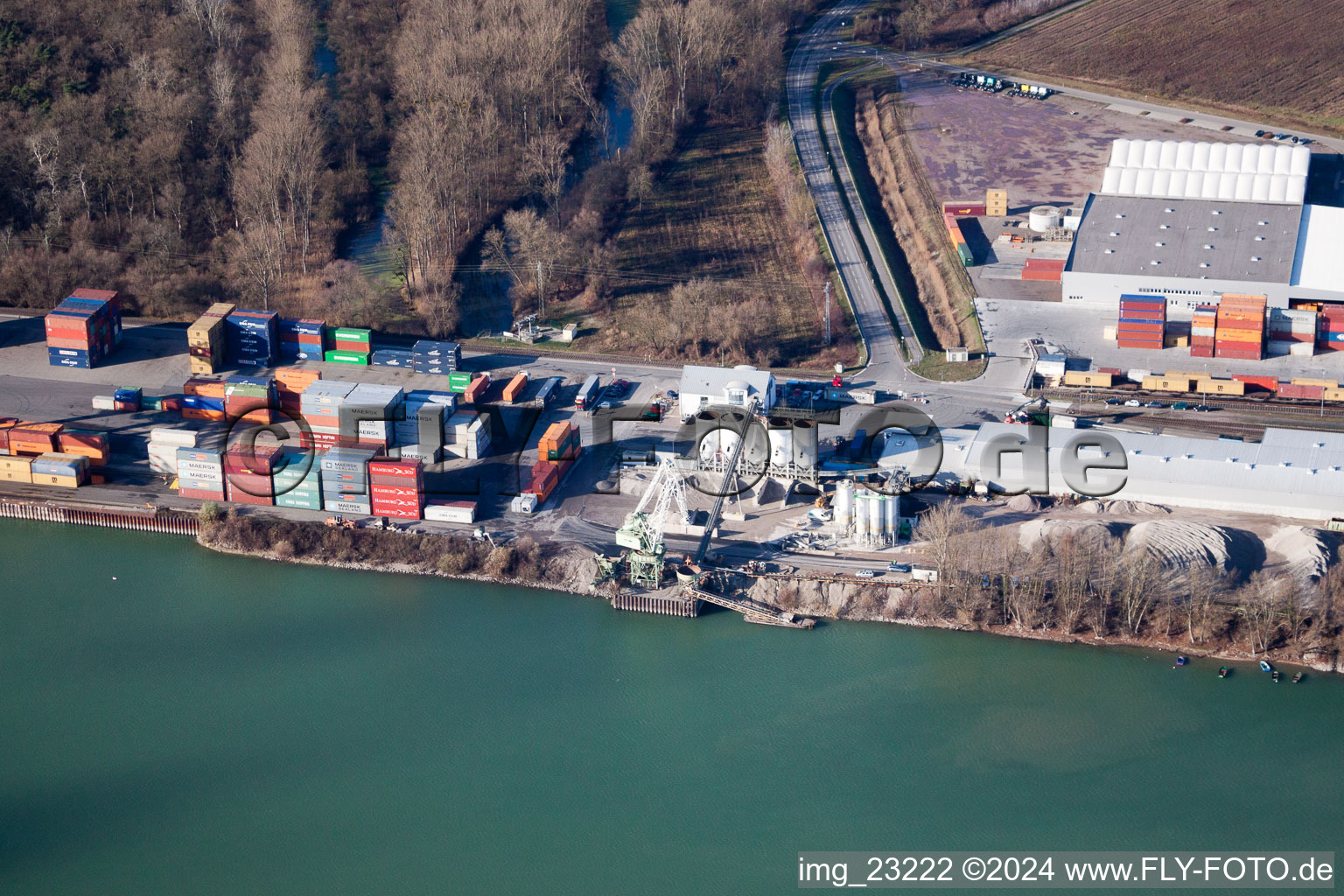 Port du Rhin à le quartier Maximiliansau in Wörth am Rhein dans le département Rhénanie-Palatinat, Allemagne d'en haut