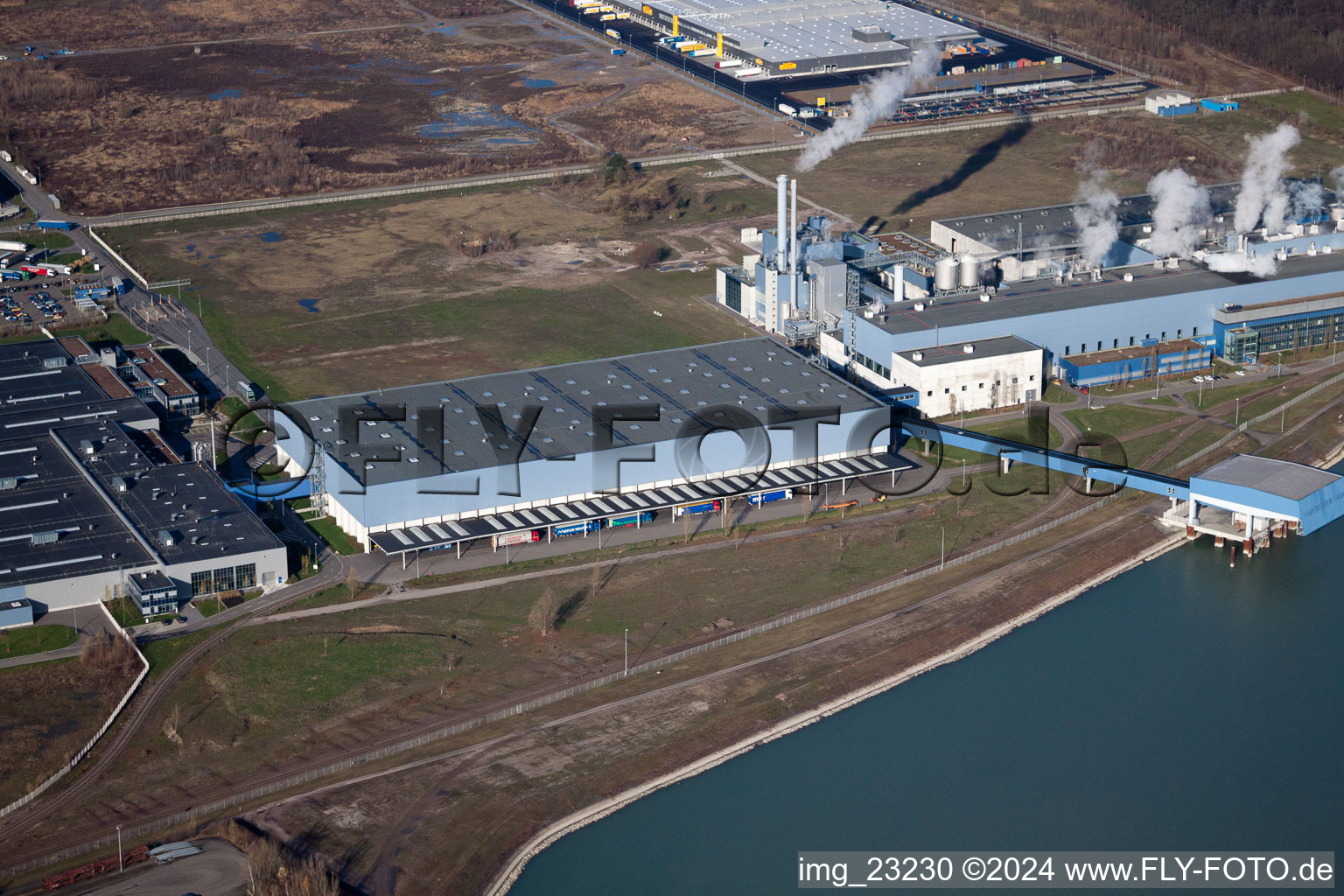 Vue aérienne de Usine de papier de palme dans la zone industrielle d'Oberwald à le quartier Maximiliansau in Wörth am Rhein dans le département Rhénanie-Palatinat, Allemagne