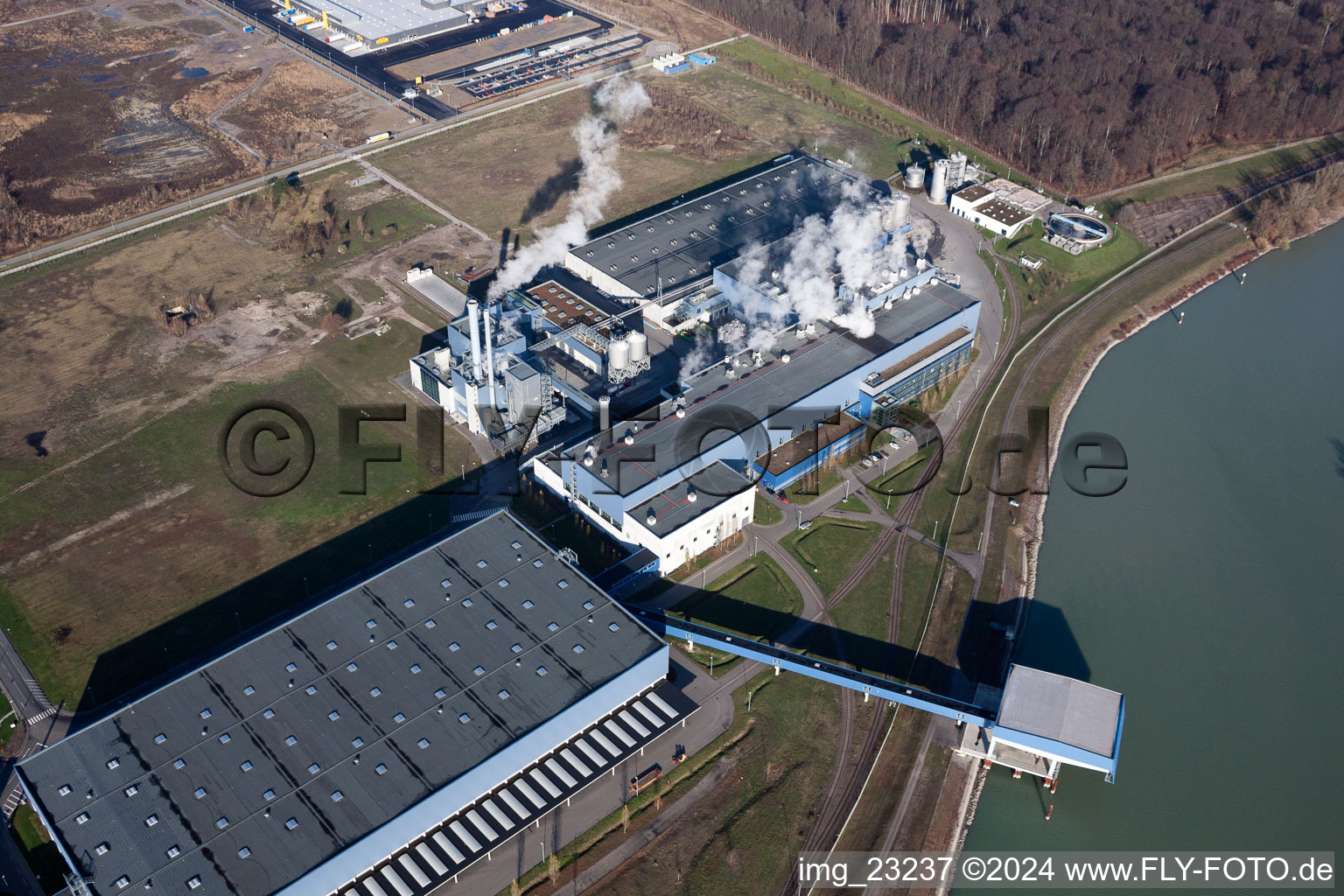 Vue aérienne de Site de l'usine de papier Palm GmbH & Co. KG dans la zone industrielle de Wörth-Oberwald à Wörth am Rhein dans le département Rhénanie-Palatinat, Allemagne