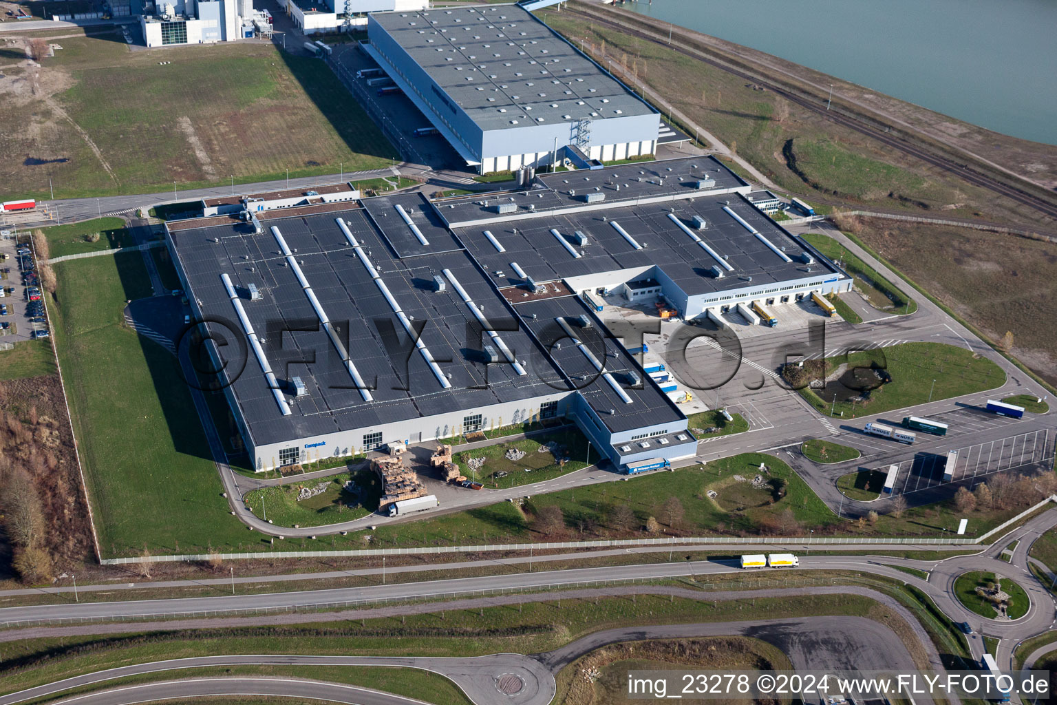 Vue aérienne de Usine de papier de palme dans la zone industrielle d'Oberwald à Wörth am Rhein dans le département Rhénanie-Palatinat, Allemagne