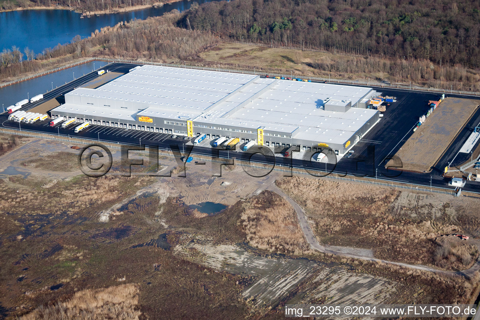 Photographie aérienne de Nouveau centre logistique Netto dans la zone industrielle d'Oberwald à Wörth am Rhein dans le département Rhénanie-Palatinat, Allemagne