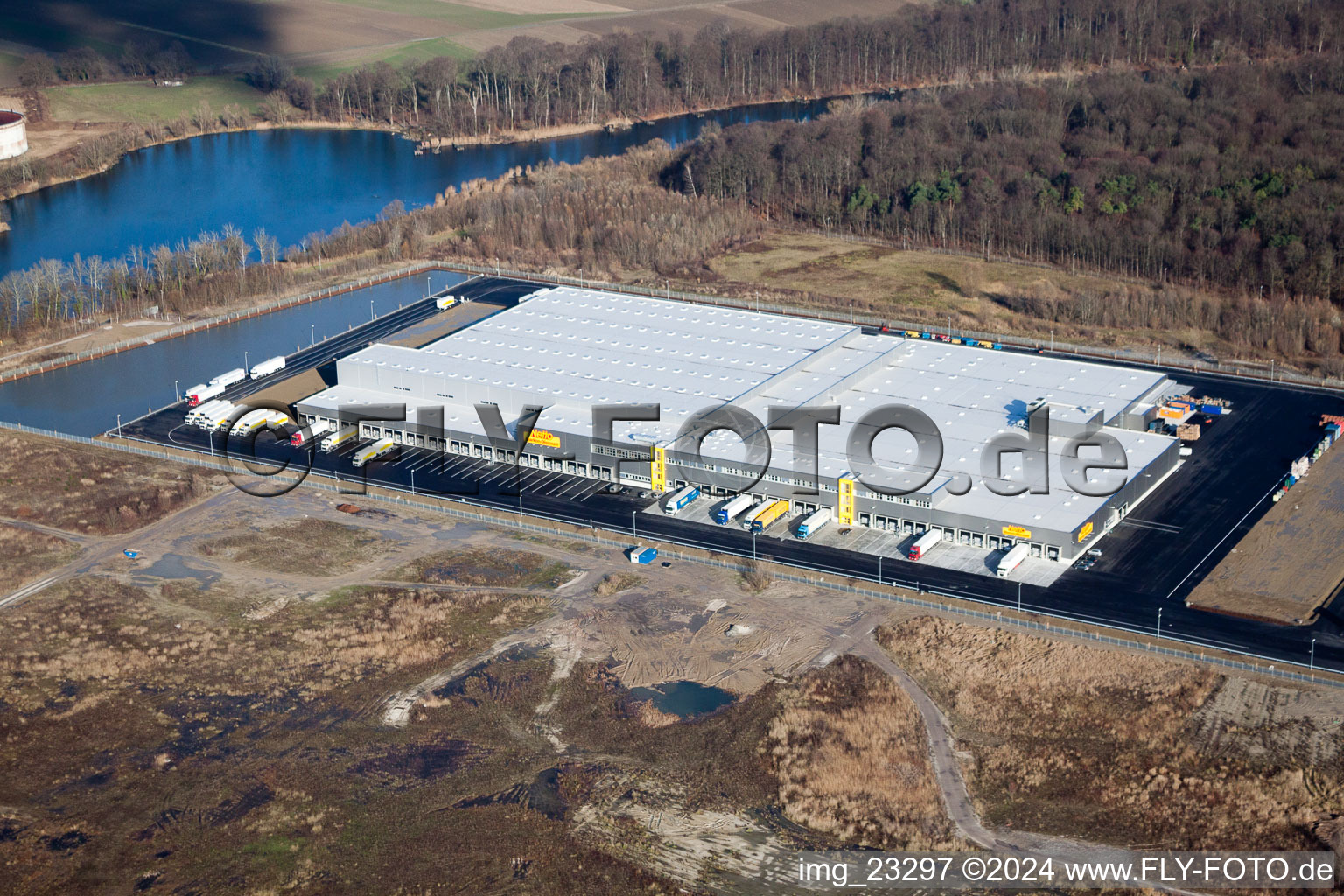 Nouveau centre logistique Netto dans la zone industrielle d'Oberwald à Wörth am Rhein dans le département Rhénanie-Palatinat, Allemagne d'en haut