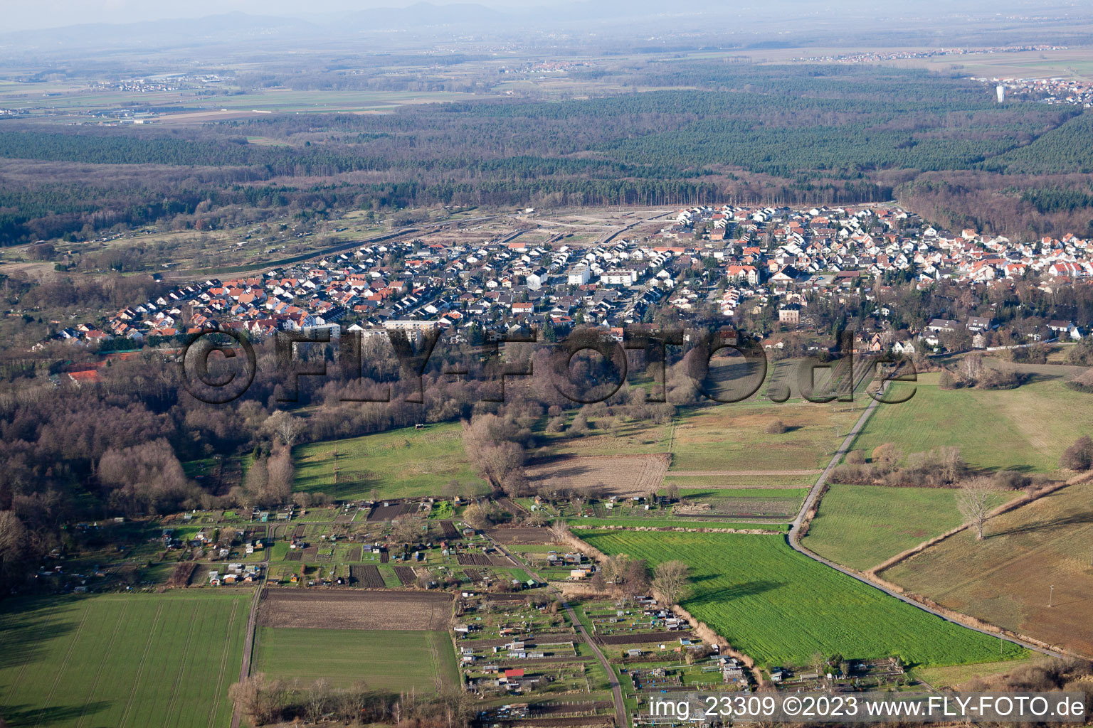 Jockgrim dans le département Rhénanie-Palatinat, Allemagne du point de vue du drone