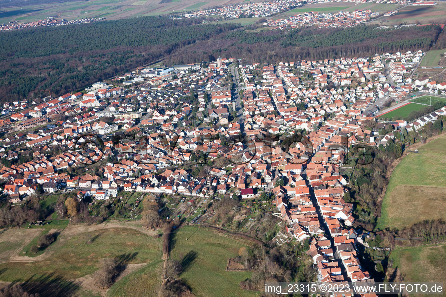 Vue aérienne de Jockgrim dans le département Rhénanie-Palatinat, Allemagne