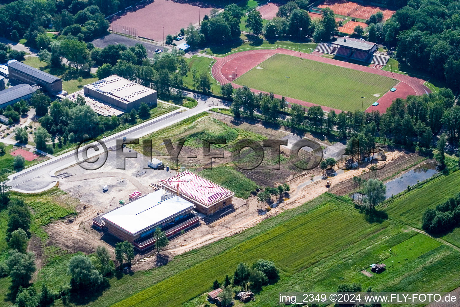 Chantier de construction d'une salle polyvalente à Kandel dans le département Rhénanie-Palatinat, Allemagne d'en haut