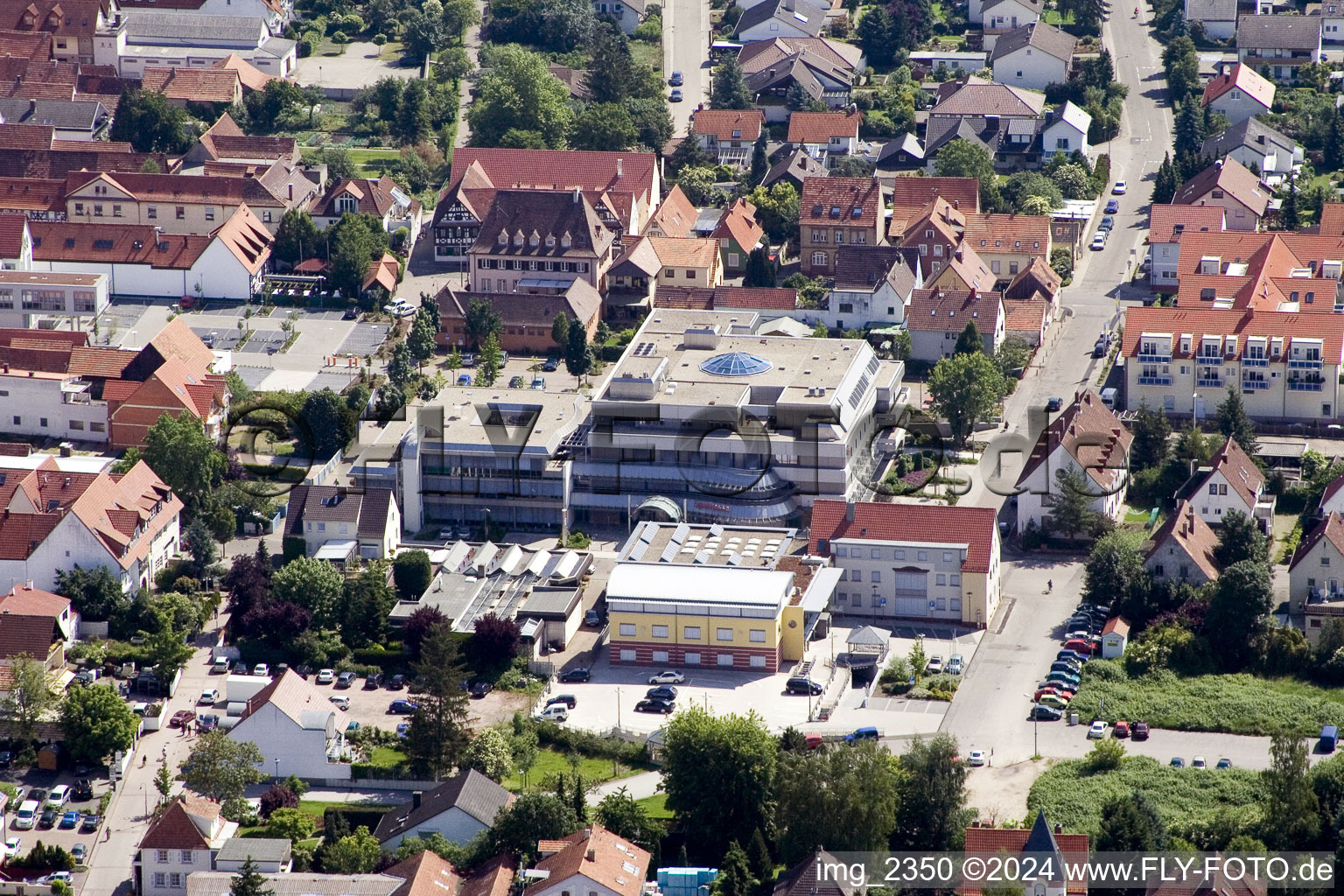 Vue aérienne de Mairie associative à Kandel dans le département Rhénanie-Palatinat, Allemagne