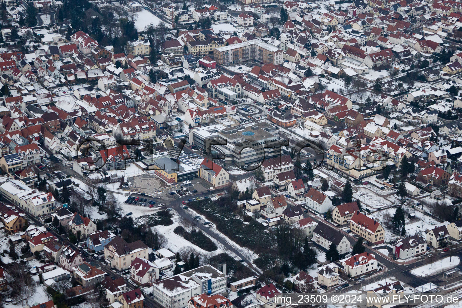 Vue aérienne de Rue Haupt à Kandel dans le département Rhénanie-Palatinat, Allemagne