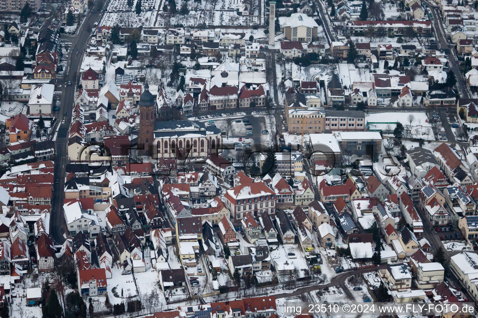 Vue aérienne de Rue Haupt à Kandel dans le département Rhénanie-Palatinat, Allemagne