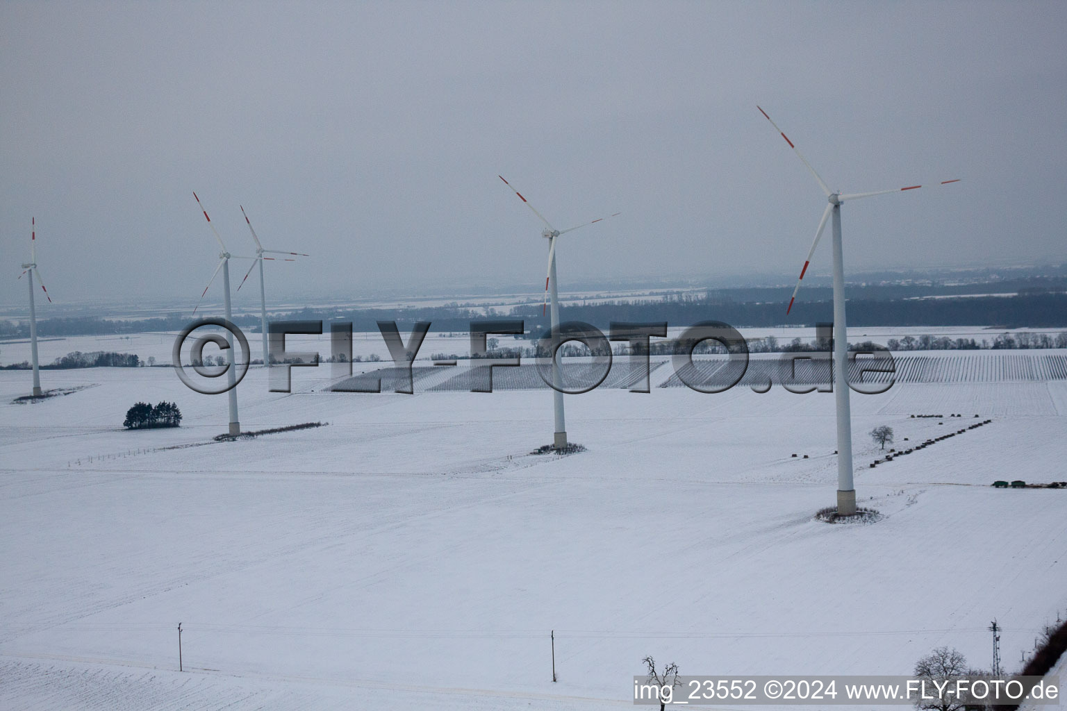 Vue d'oiseau de Éoliennes à Minfeld dans le département Rhénanie-Palatinat, Allemagne