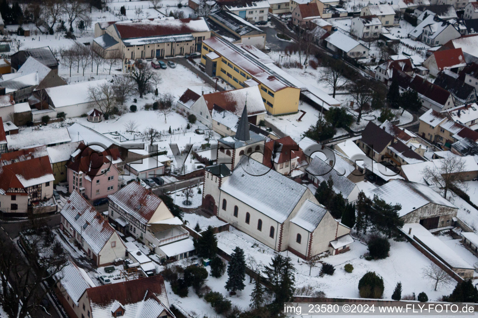 Enregistrement par drone de Minfeld dans le département Rhénanie-Palatinat, Allemagne