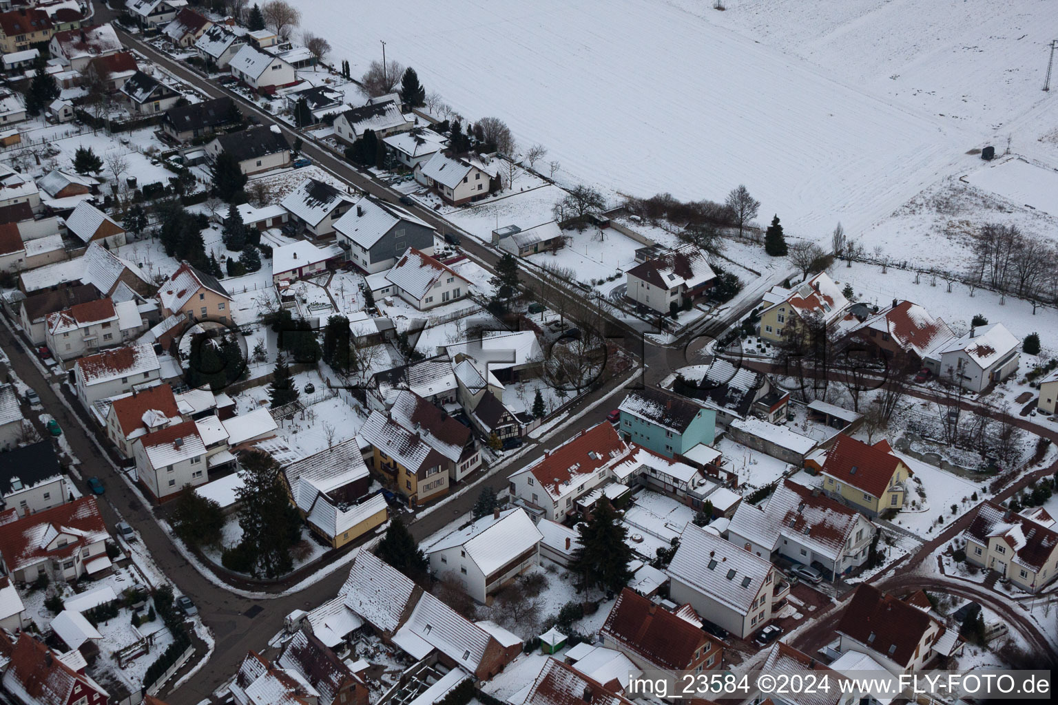 Minfeld dans le département Rhénanie-Palatinat, Allemagne vu d'un drone