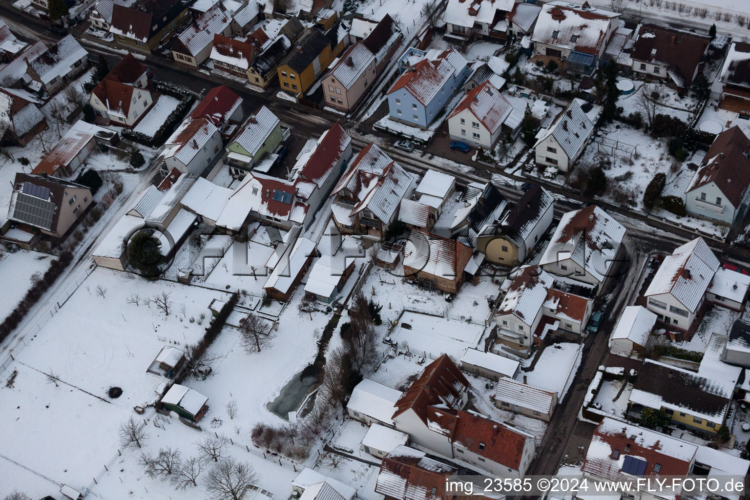 Freckenfeld dans le département Rhénanie-Palatinat, Allemagne d'un drone