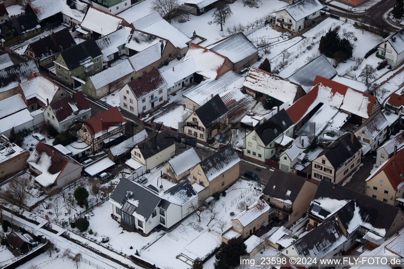 Freckenfeld dans le département Rhénanie-Palatinat, Allemagne du point de vue du drone