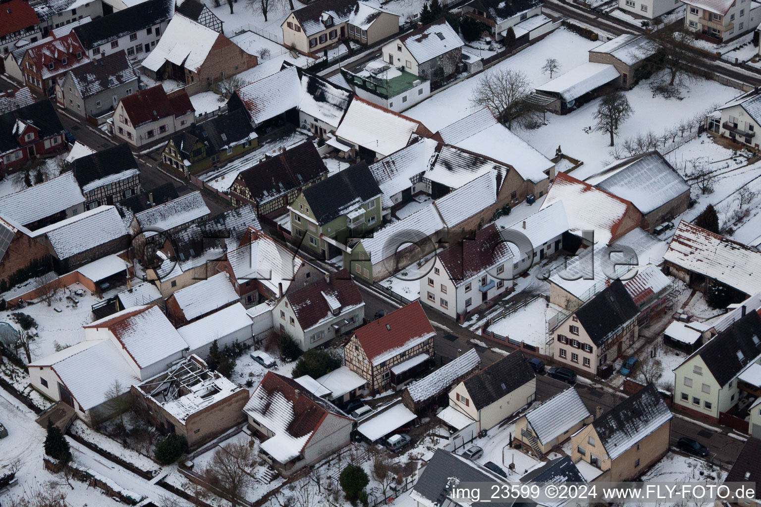 Freckenfeld dans le département Rhénanie-Palatinat, Allemagne d'un drone